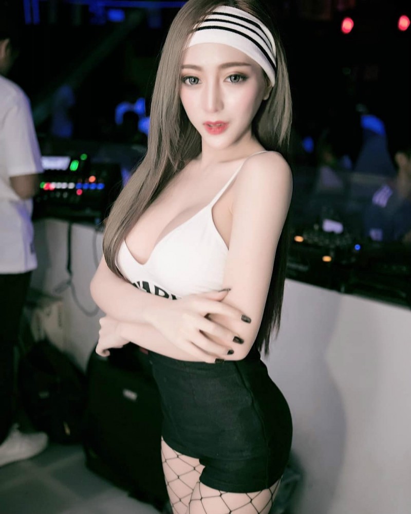 泰国DJ正妹Thitiworada Janjring 辣妹超胸器的诱惑