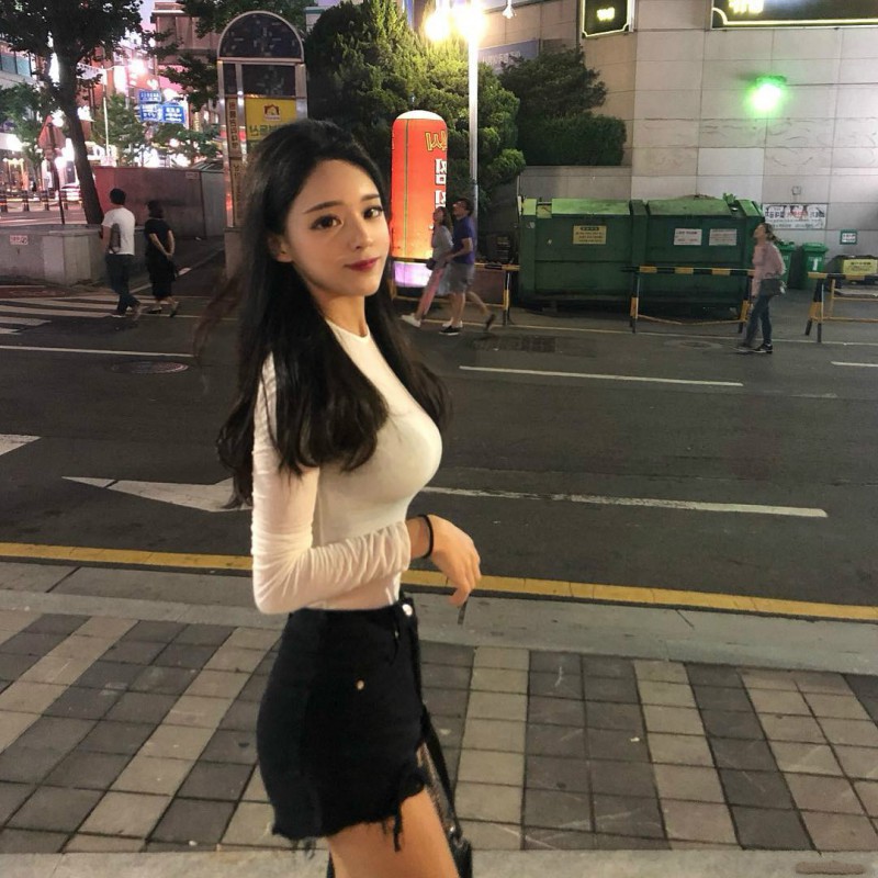【6upoker】韩国性感正妹MIN JEONG 紧身衣秀不科学曲线