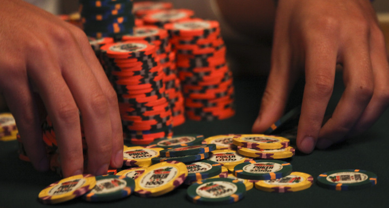 扑克策略谈：同花连牌需要避免的5个常见错误