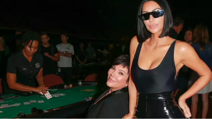 金·卡戴珊真的有在扑克锦标赛中戴过镜像太阳镜吗？