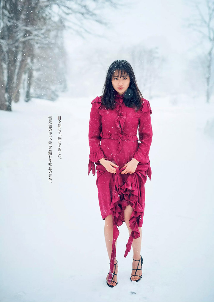 奥山和纱首本写真集 凭借“日本最漂亮身体”挑战雪地比基尼