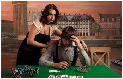 扑克玩家要学会打牌顾家两不误