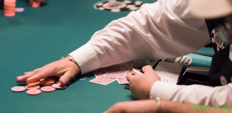 扑克牌手在现场慢玩的五个理由