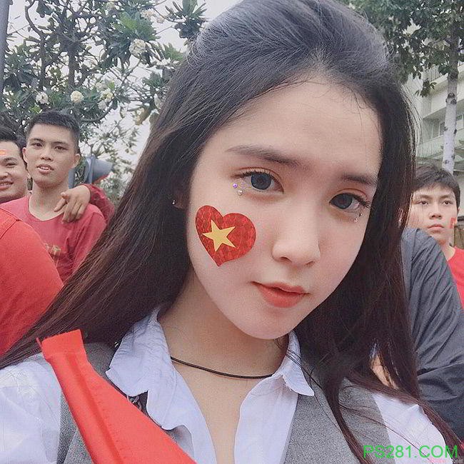 越南女高中生《Đinh Triệu Đoan Nghi》丰满曲线好超过！